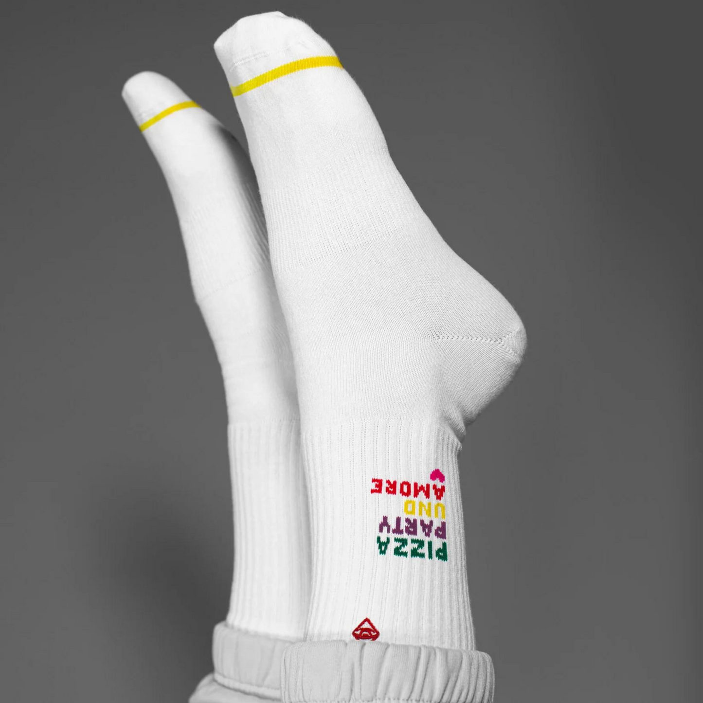 Pizza, Party und Amore - Tennissocken von J. Clay für Frauen und Männer
