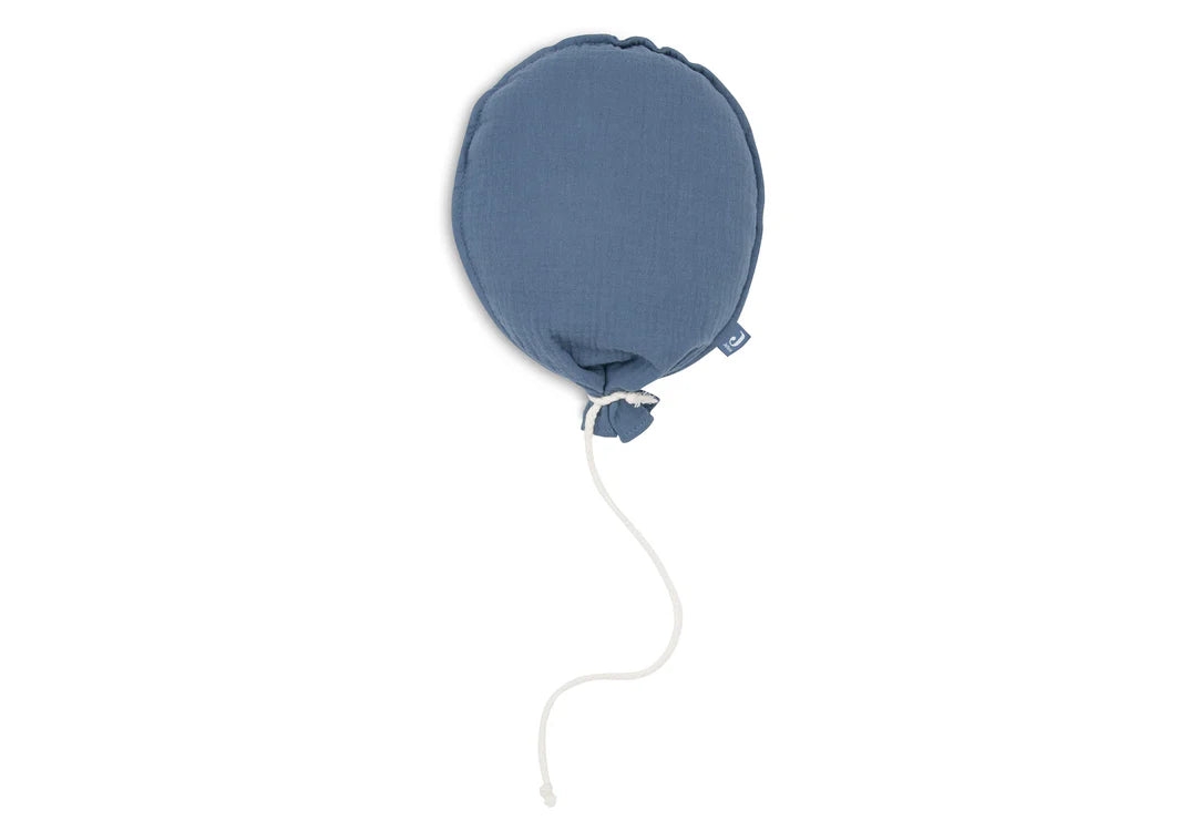 Blauer Stoff-Luftballon von Jollein – Kinderzimmer-Deko, freigestellt auf weißem Hintergrund