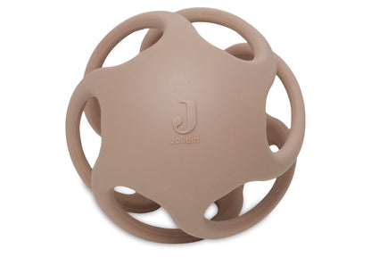 Silikonball von Jollein in Biscuit/Braun – Beißspielzeug für Babys, freigestellt