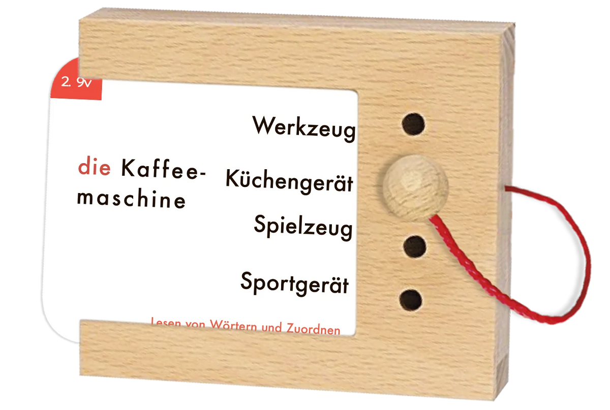 Lochkasten mit Wortkarte "die Kaffeemaschine" aus dem Kartensatz "Lesen von Wörtern und Zuordnen" – Lesetraining für die 2. Klasse vom Kölner Lernspielverlag