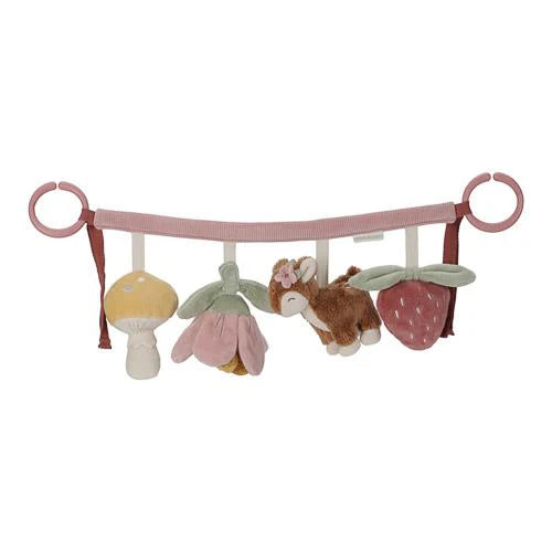 Little Dutch Kinderwagenkette Fairy Garden in Rosa mit Pilz, Blume, Reh und Erdbeere – Babyspielzeug mit Ringen zum Befestigen an Kinderwagen und Maxi-Cosi bei Burgfrollein