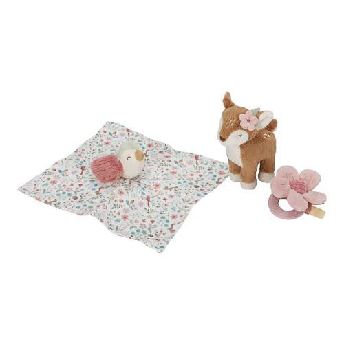 Little Dutch Fairy Garden Geschenkset im Überblick – Reh-Kuscheltier, Vogel-Schmusetuch mit Blumenmuster und rosa Blumen-Beißring auf weißem Hintergrund