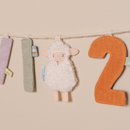 Little Dutch Girlanden-Anhänger Schaf mit Zahl an der Kordel – schöne Kinderzimmerdeko und Geschenkidee zur Geburt oder Taufe