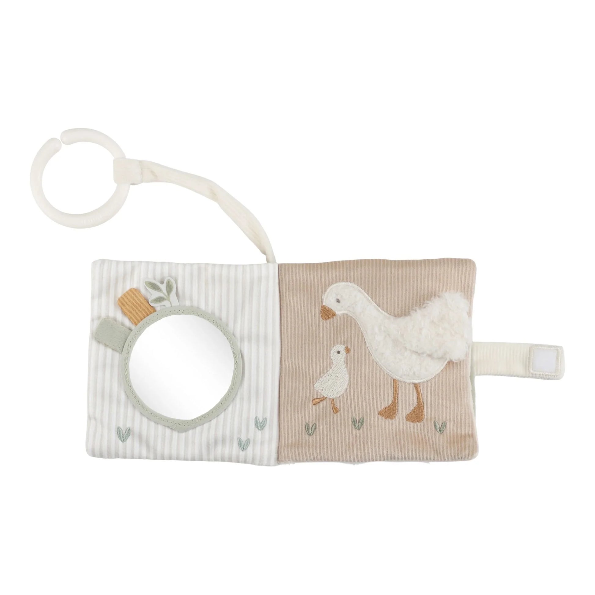 Aufgeklapptes Little Dutch Buggybuch Newborn Naturals in Weiß/Beige mit Spiegel, Gans und Küken sowie Ring zum Befestigen – Babybuch für Kinderwagen und Maxi-Cosi bei Burgfrollein