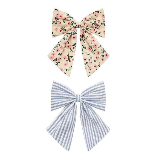 Haar-Schleifen Agnes Bow Pack von Mimi & Lula im 2er Set – stylische Kinder-Haarspangen mit Blumenmuster und blau-weißen Streifen
