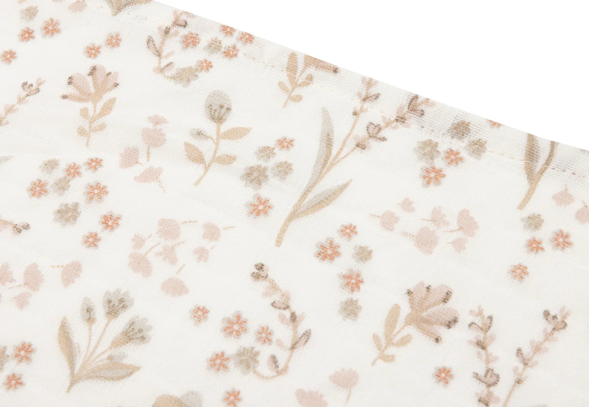 Mulltücher Bloomy von Jollein im 3er Set – Stoffdetail mit zartem Blumenmuster
