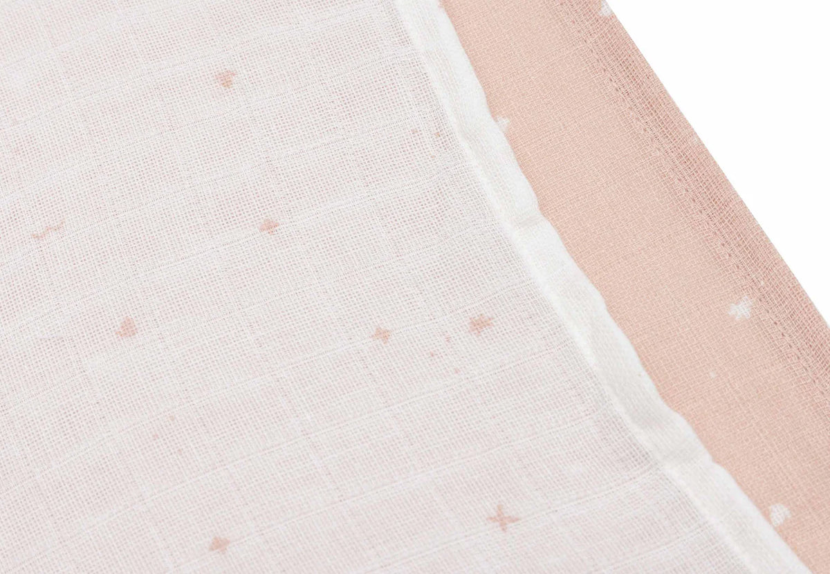 Mulltücher Twinkling in Wild Rose von Jollein im 3er Set – Stoffdetail mit zartem Sternmuster