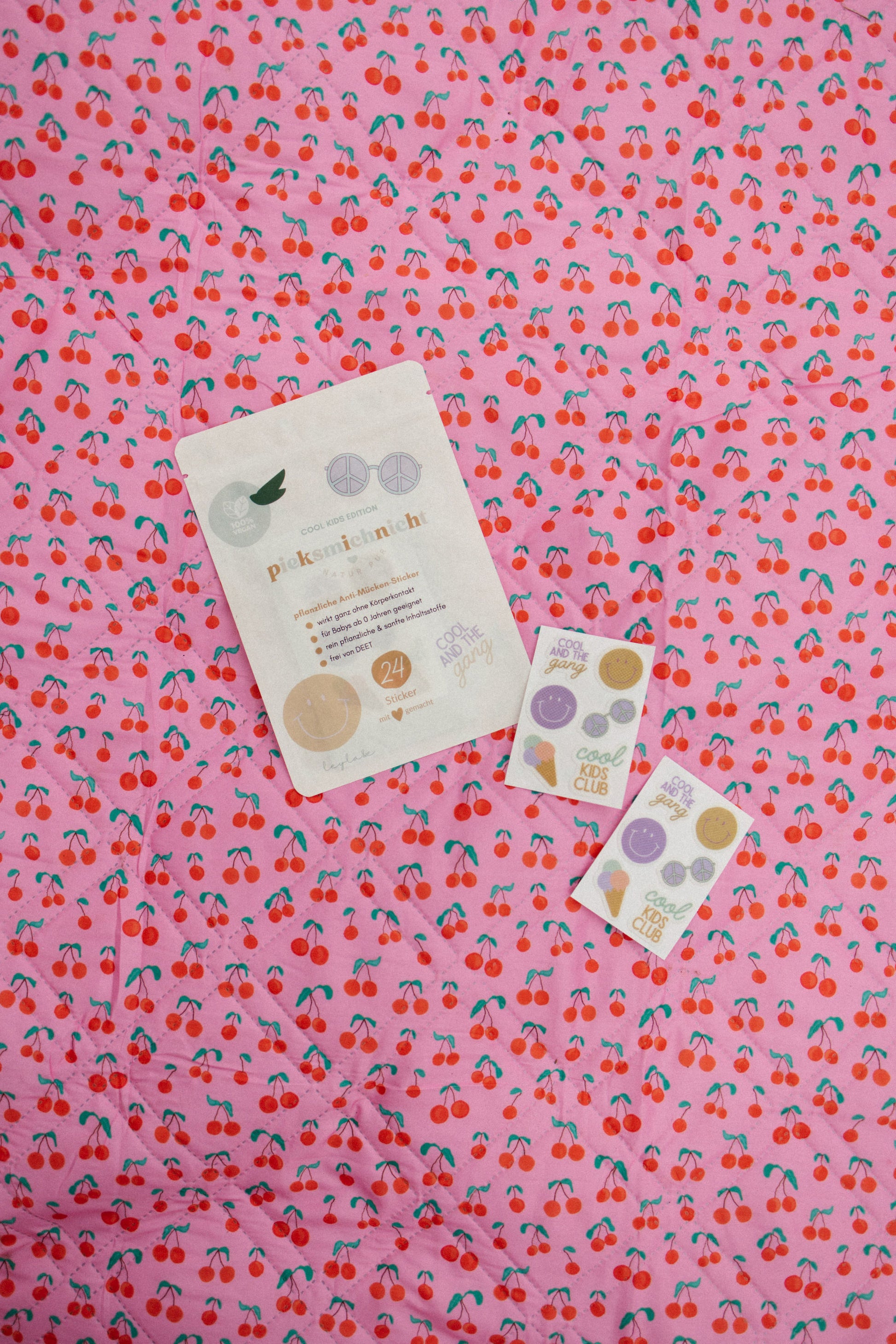 Pieksmichnicht Anti-Mücken-Sticker Cool Kids Edition Verpackung mit Stickerbögen – pflanzlicher Mückenschutz für Kinder