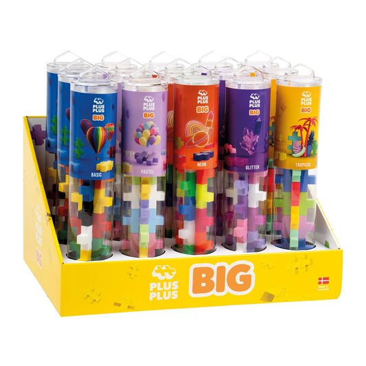 Plus-Plus BIG Display mit verschiedenen Tubes in den Farbwelten Basic, Pastel, Neon, Glitter und Tropical – große Kreativbausteine für Kinder ab 1 Jahr, geeignet für 2D- und 3D-Bauwerke