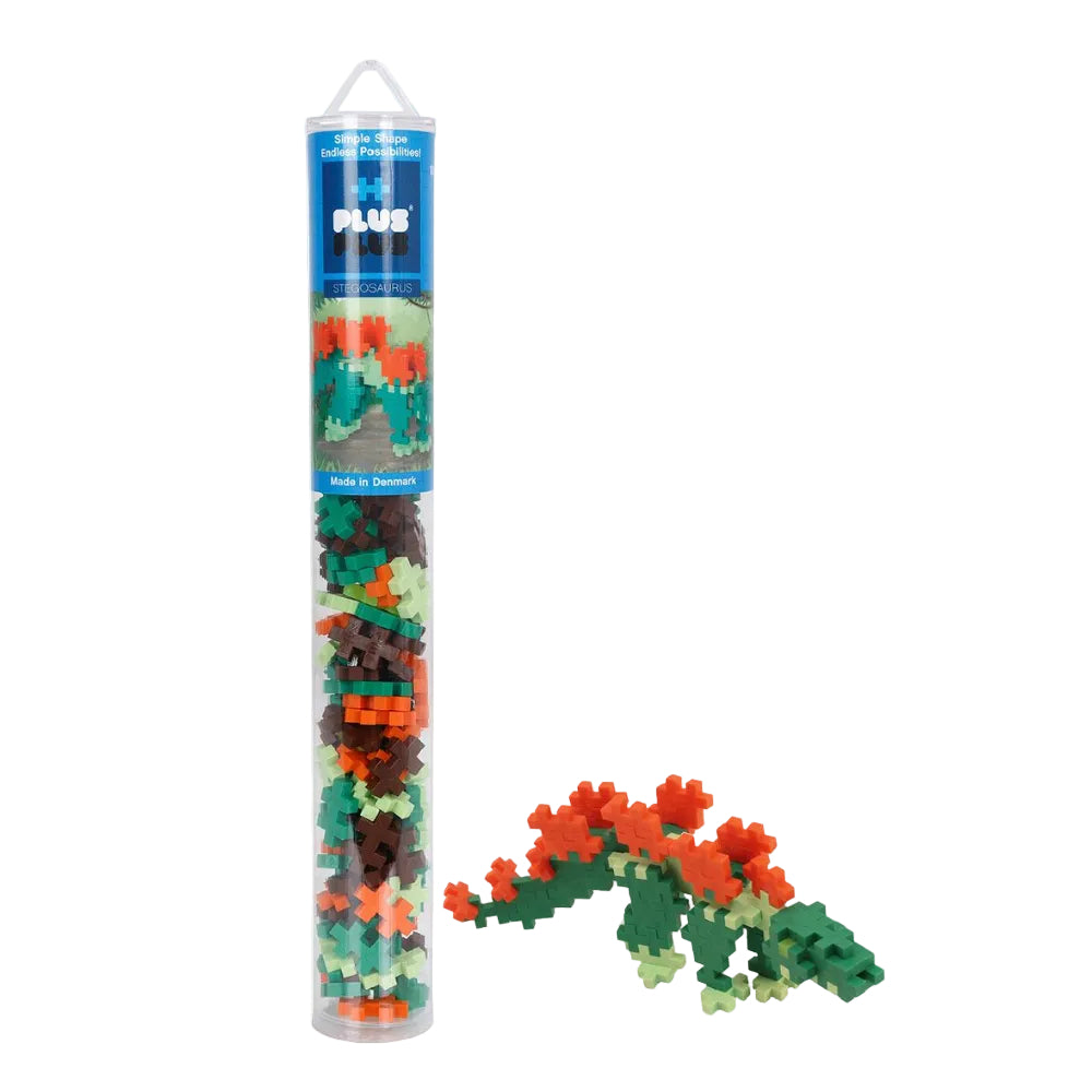 Plus-Plus Stegosaurus Tube mit allen Bausteinen und Anleitung zum Bauen eines Dinosauriers, daneben der fertig gebaute Stegosaurus in Grün und Orange