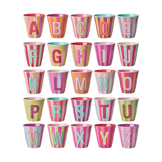 RICE gestreifte Buchstabenbecher in Rosa-Tönen von A bis Z – persönliches Geschenk zur Einschulung