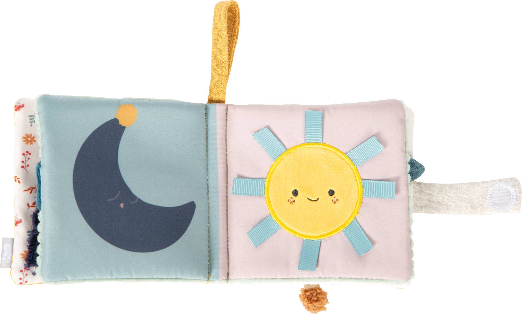 Aufgeklapptes Fühlbuch „Little Lion" von Small Foot mit Mondmotiv auf mintgrüner Seite und Sonnenmotiv mit Stoffstrahlen auf rosa Seite – Tag-und-Nacht-Thema, Babyspielzeug zur Förderung der Sinne ab 0 Monaten