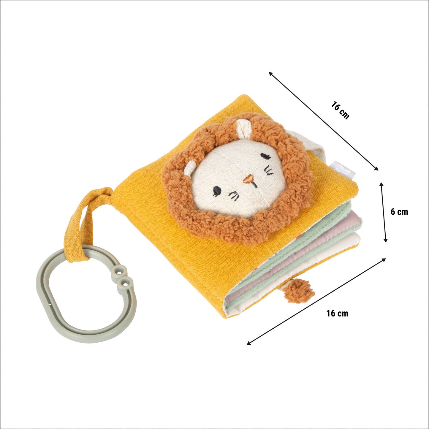 Maßangaben des Fühlbuchs „Little Lion" von Small Foot mit 16 cm Breite, 16 cm Höhe und 6 cm Tiefe, mit Löwenkopf-Detail und Karabiner zum Befestigen – Babyspielzeug zur Förderung der Sinne ab 0 Monaten