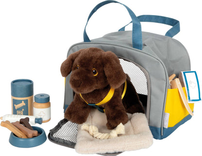 Small Foot Hund mit Tasche und Pflegeset – komplettes Holzspielzeug Set mit Plüschhund, Transporttasche, Decke, Tau-Spielzeug, Futternapf, Leckerli-Dose, Medizinfläschchen und Spritze für Tierarzt-Rollenspiel