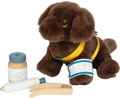 Small Foot Hund mit Tasche und Pflegeset – Plüschhund mit Verband, Holzspritze, Medizinfläschchen und Holz-Zubehör für fantasievolles Tierarzt-Rollenspiel für Kinder