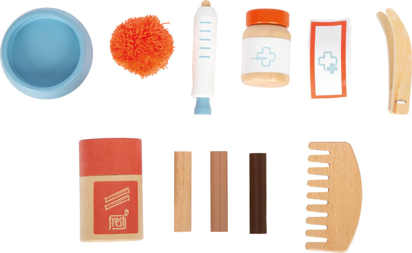 Übersicht des Pflegezubehörs aus dem Set „Katze mit Tasche und Pflegeset“ von Small Foot mit hellblauem Futternapf, oranger Spielmaus, Spritze, Medikamentendose, Pflaster, Feile, Shampoo, Holzleckerli und Kamm – nachhaltiges Rollenspielzeug zur Förderung der Fürsorge und Kreativität