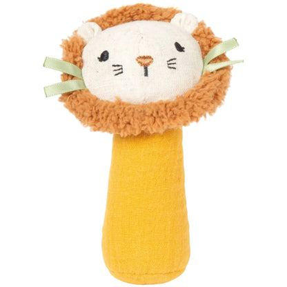 Frontansicht der Rassel und Stoffgreifling „Little Lion" von Small Foot mit gesticktem Löwengesicht, flauschiger Mähne, grünen Schleifenohren und senfgelbem Griff – weiches Greifspielzeug für Babys ab 0 Monaten