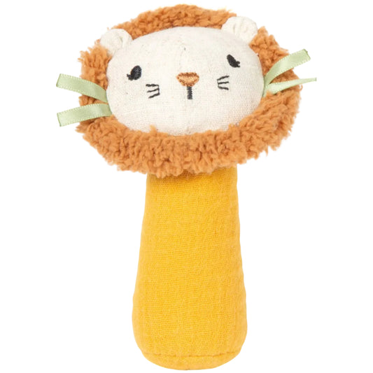 Frontansicht der Rassel und Stoffgreifling „Little Lion" von Small Foot mit gesticktem Löwengesicht, flauschiger Mähne, grünen Schleifenohren und senfgelbem Griff – weiches Greifspielzeug für Babys ab 0 Monaten
