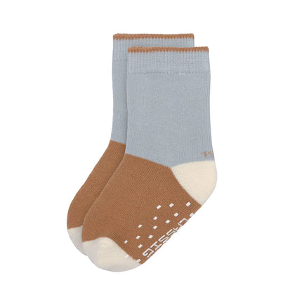 Hellblaue Anti-Rutsch-Socken von Lässig mit karamellfarbener Sohle und Noppen für sicheren Halt