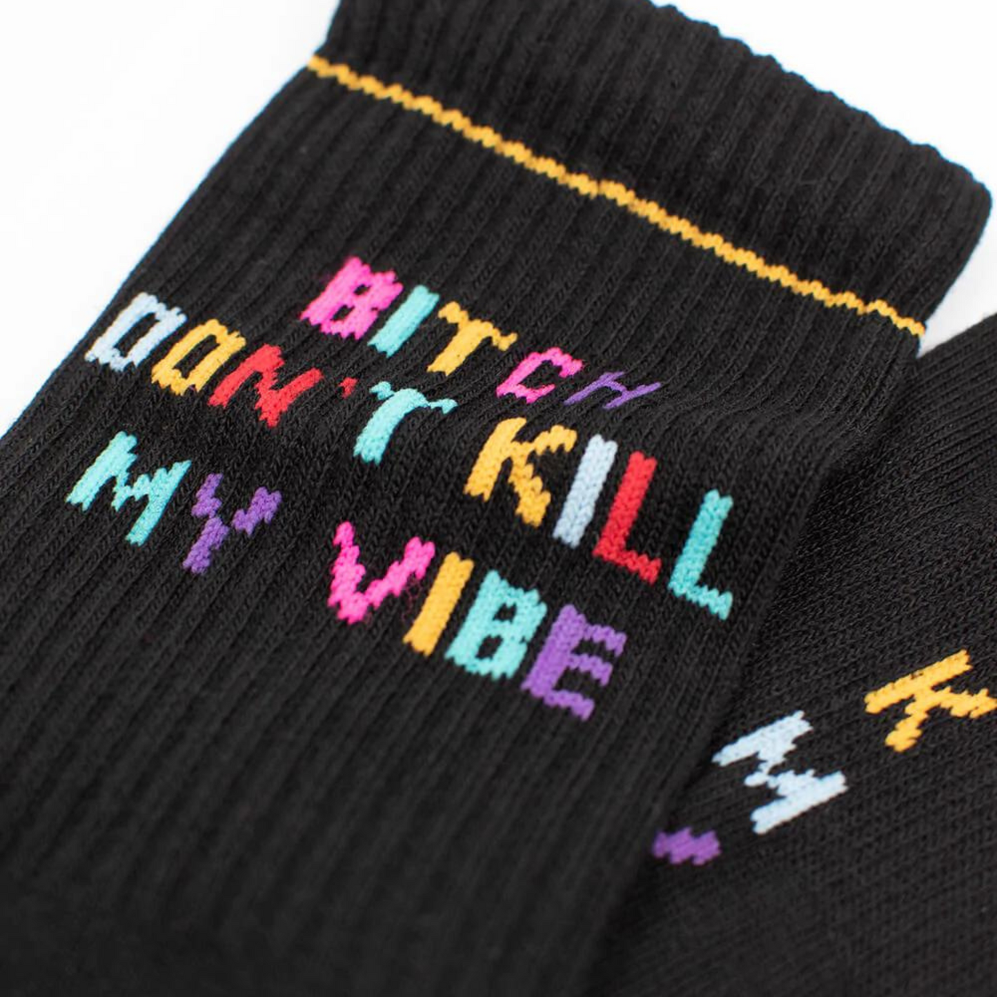 "Bitch, don´t kill my vibe" - schwarze Tennissocken von J. Clay für Frauen und Männer