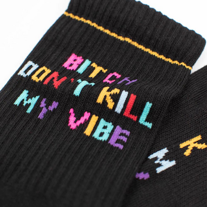 "Bitch, don´t kill my vibe" - schwarze Tennissocken von J. Clay für Frauen und Männer