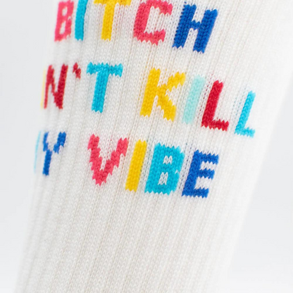 "Bitch, don´t kill my vibe" - weiße Tennissocken von J. Clay für Frauen und Männer