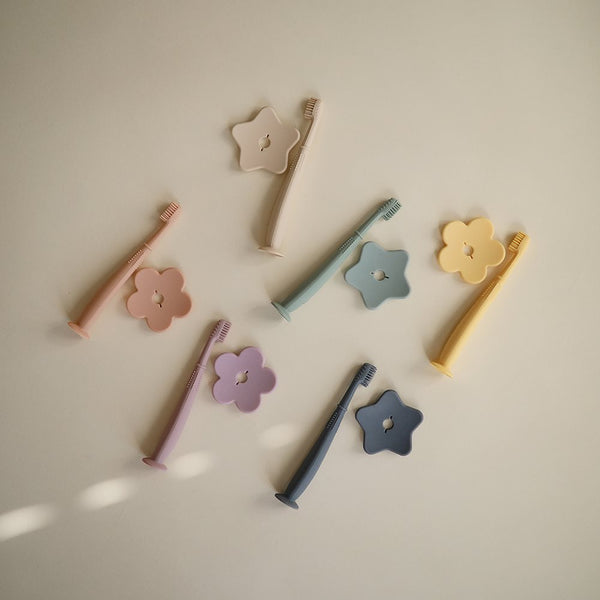 Silikonzahnbürste für Babys und Kleinkinder von Mushie, Soft Lilac
