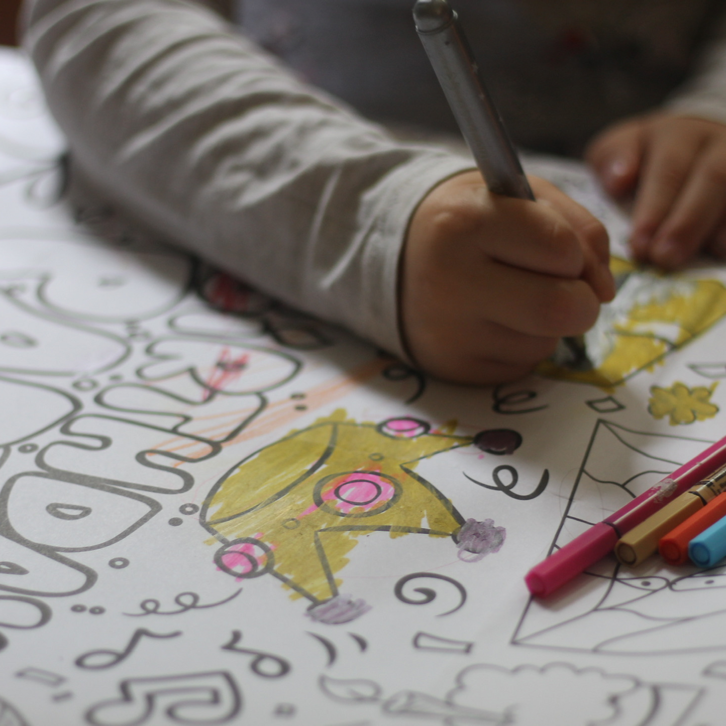 Ausmaltischdecke mit verschiedenen Motiven, perfekt für den Kindergeburtstag