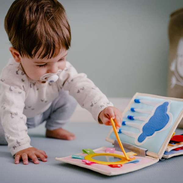 Quietbook "Happy Sheep" für Kinder ab 4 Monaten