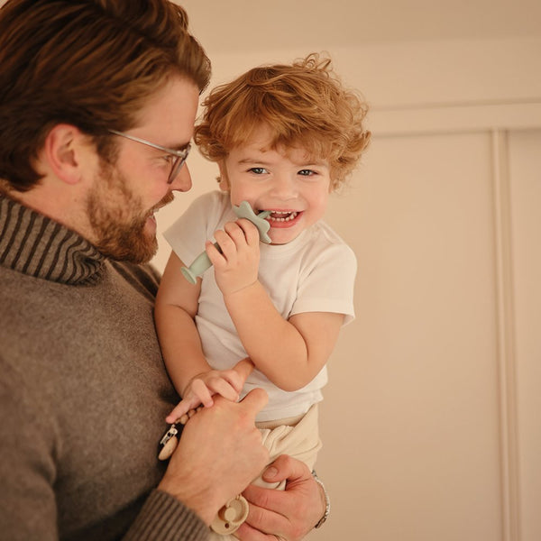 Silikonzahnbürste für Babys und Kleinkinder von Mushie, Cambridge Blue