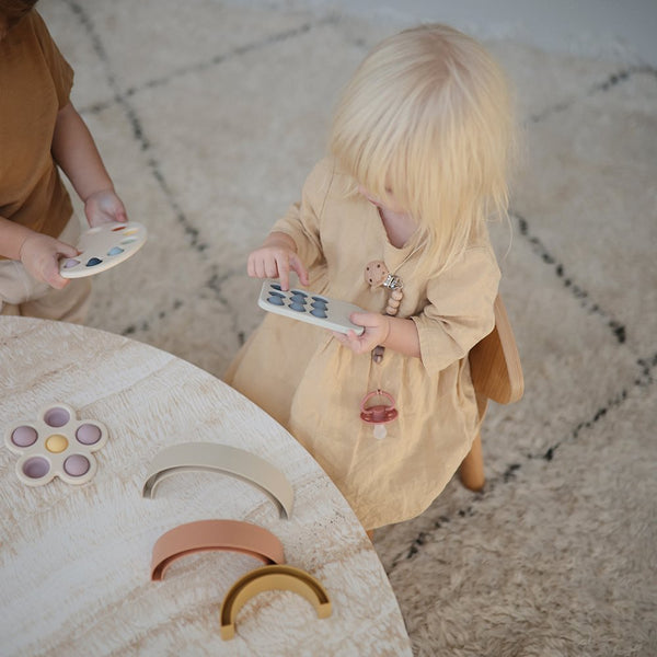 Mushie "Phone Press Toy" für Kinder ab 10 Monaten, "Cambridge Blue"