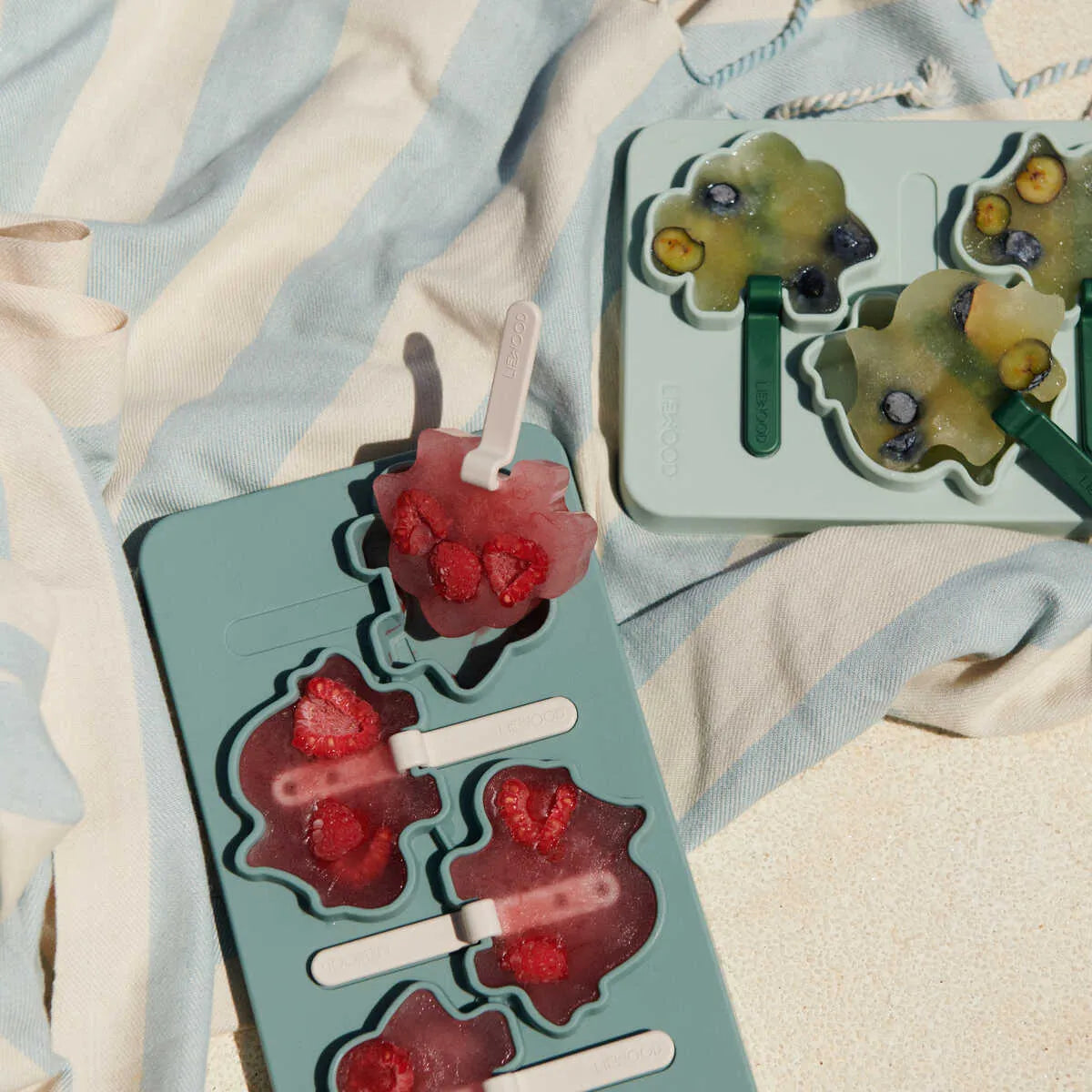 Eis selber machen mit den Dinosaurier-Silikonformen von Liewood, 2er Set