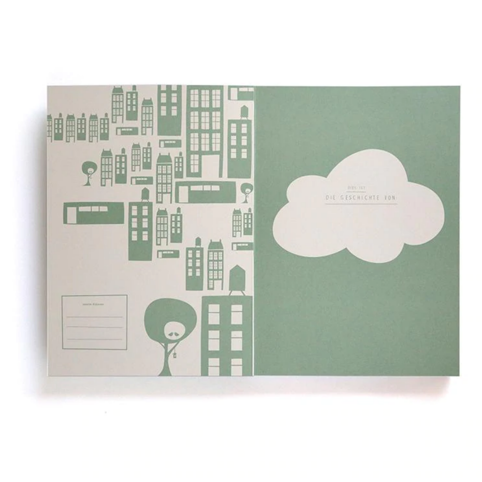 Innenseite des Babybuchs von Pleased to meet – Eintragseite „Die Geschichte von“ mit Stadt-Illustration und Wolke