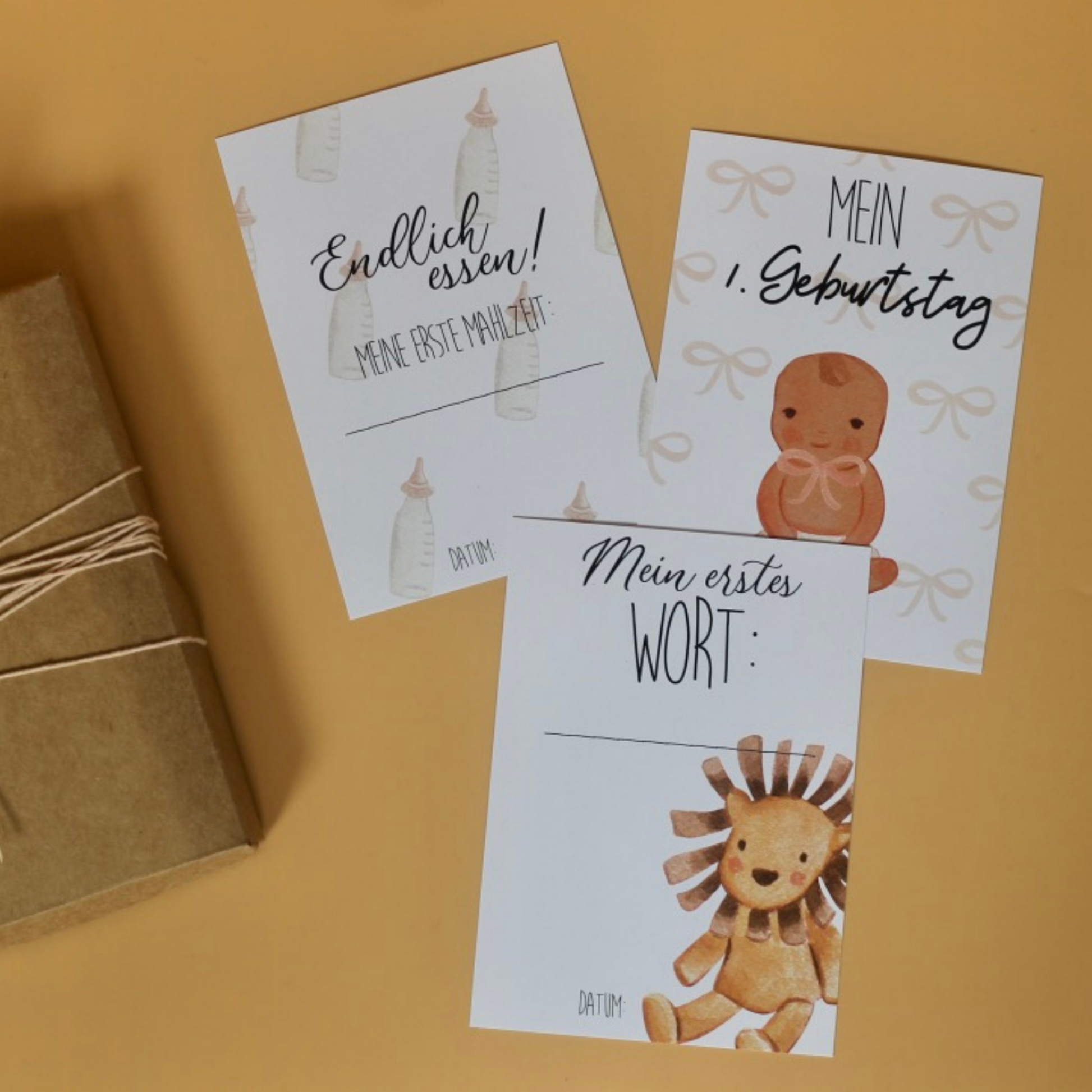 Meilensteinkarten-Set fürs Baby mit Geschenkverpackung und Motiven Endlich essen, Mein 1. Geburtstag und Mein erstes Wort – Geschenkidee zur Geburt oder Babyparty von Burgfrollein