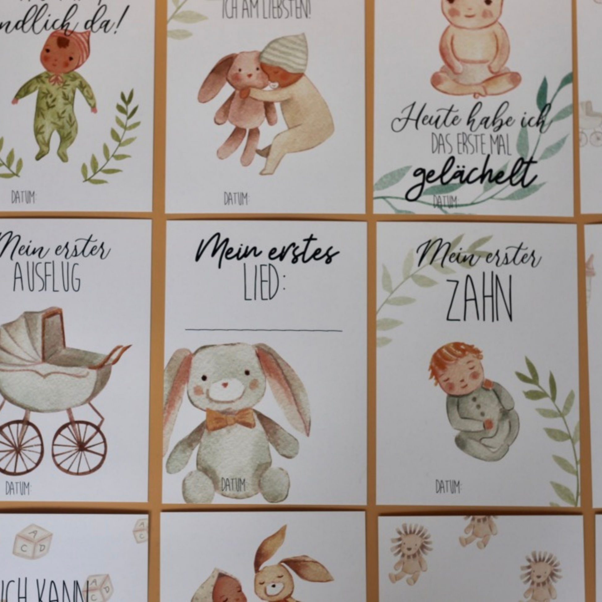 Übersicht Meilensteinkarten fürs Baby mit Motiven Endlich da, erstes Lächeln, erster Zahn, erster Ausflug und erstes Lied – Geschenkidee zur Geburt oder Babyparty von Burgfrollein