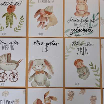 Übersicht Meilensteinkarten fürs Baby mit Motiven Endlich da, erstes Lächeln, erster Zahn, erster Ausflug und erstes Lied – Geschenkidee zur Geburt oder Babyparty von Burgfrollein