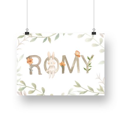Personalisiertes Namensposter fürs Kinderzimmer mit Name Romy in brauner Aquarellschrift, Häschen, Schmetterling und Blumen – individuelle Geschenkidee zur Geburt von Burgfrollein