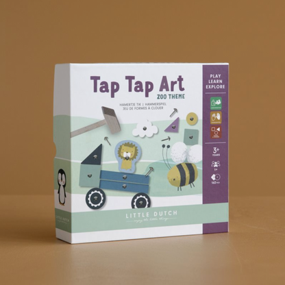 Verpackung des Tap Tap Art Zoo Theme Hämmerchenspiels von Little Dutch mit Löwe, Schaf und Biene – kreatives Holzspielzeug zur Förderung der Feinmotorik ab 3 Jahren, Geschenkidee von Burgfrollein
